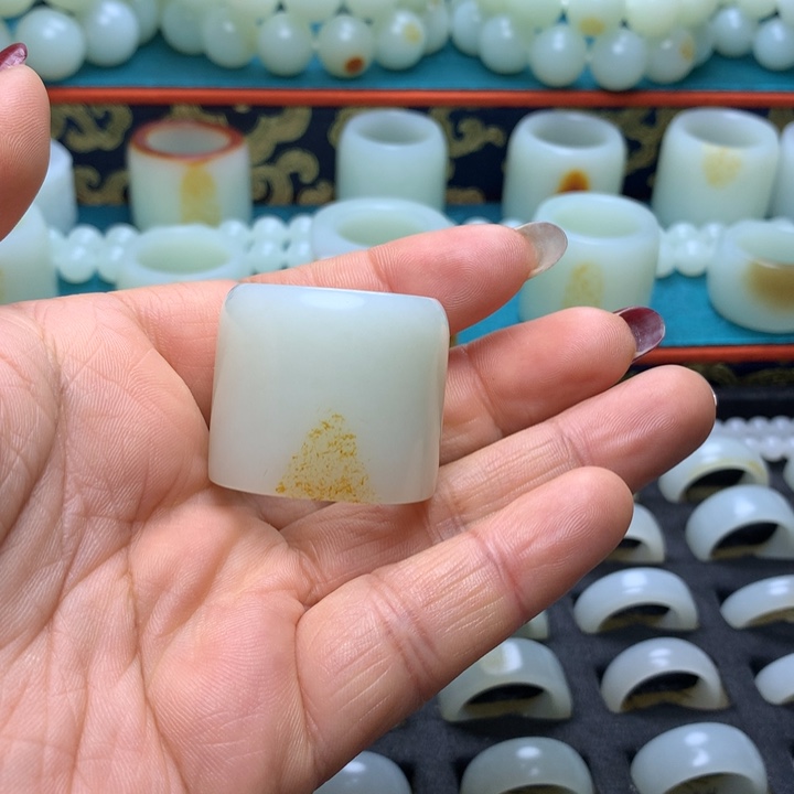 颈饰未镶嵌和田玉牡**乡