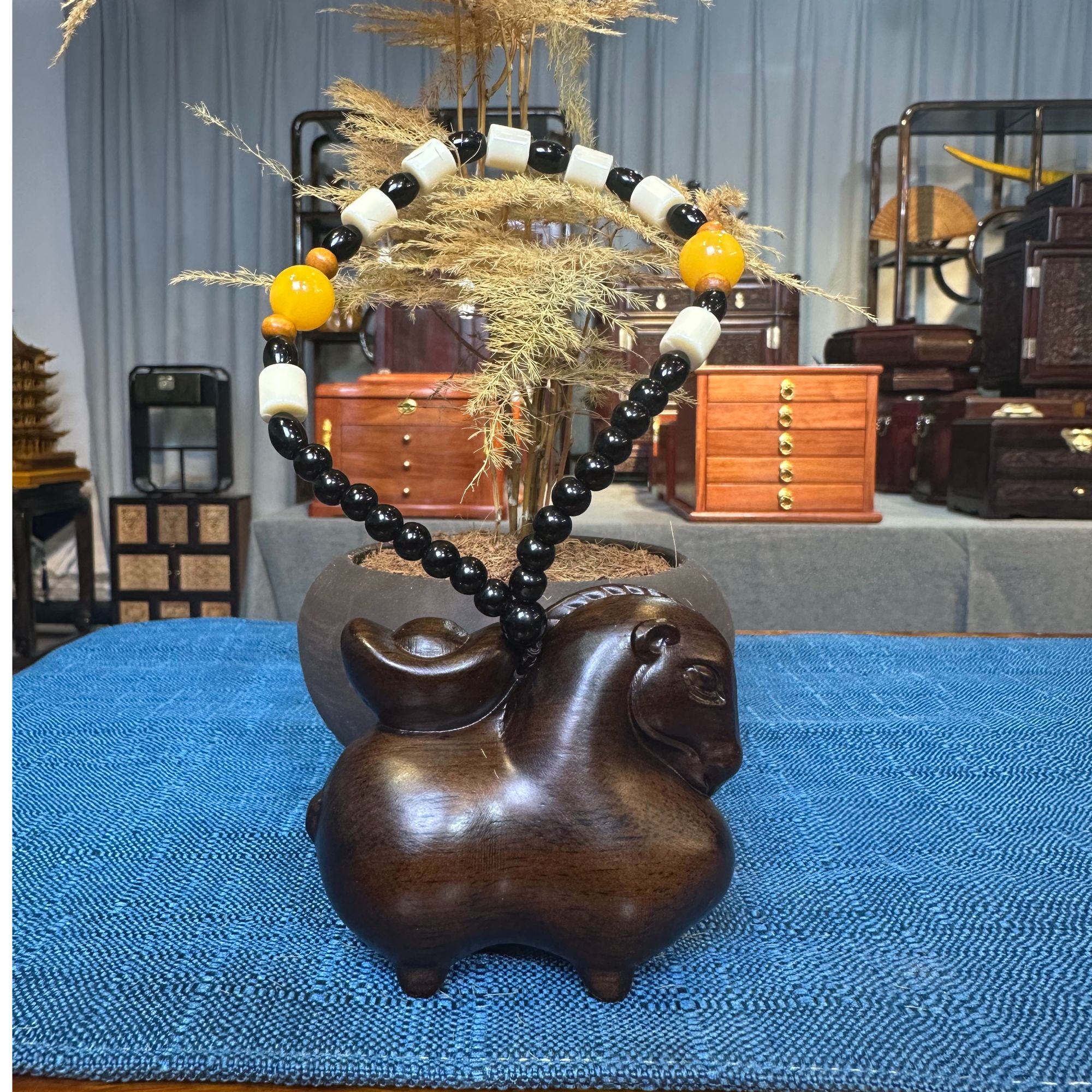 三匠 黑檀木精雕唐马手把件 6.8*4*7cm