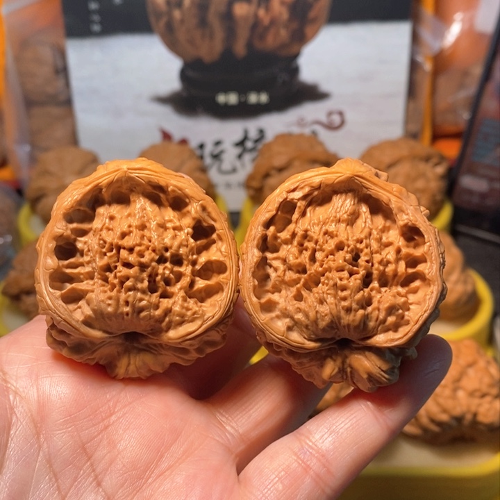 文玩核桃把件聚宝盆。41