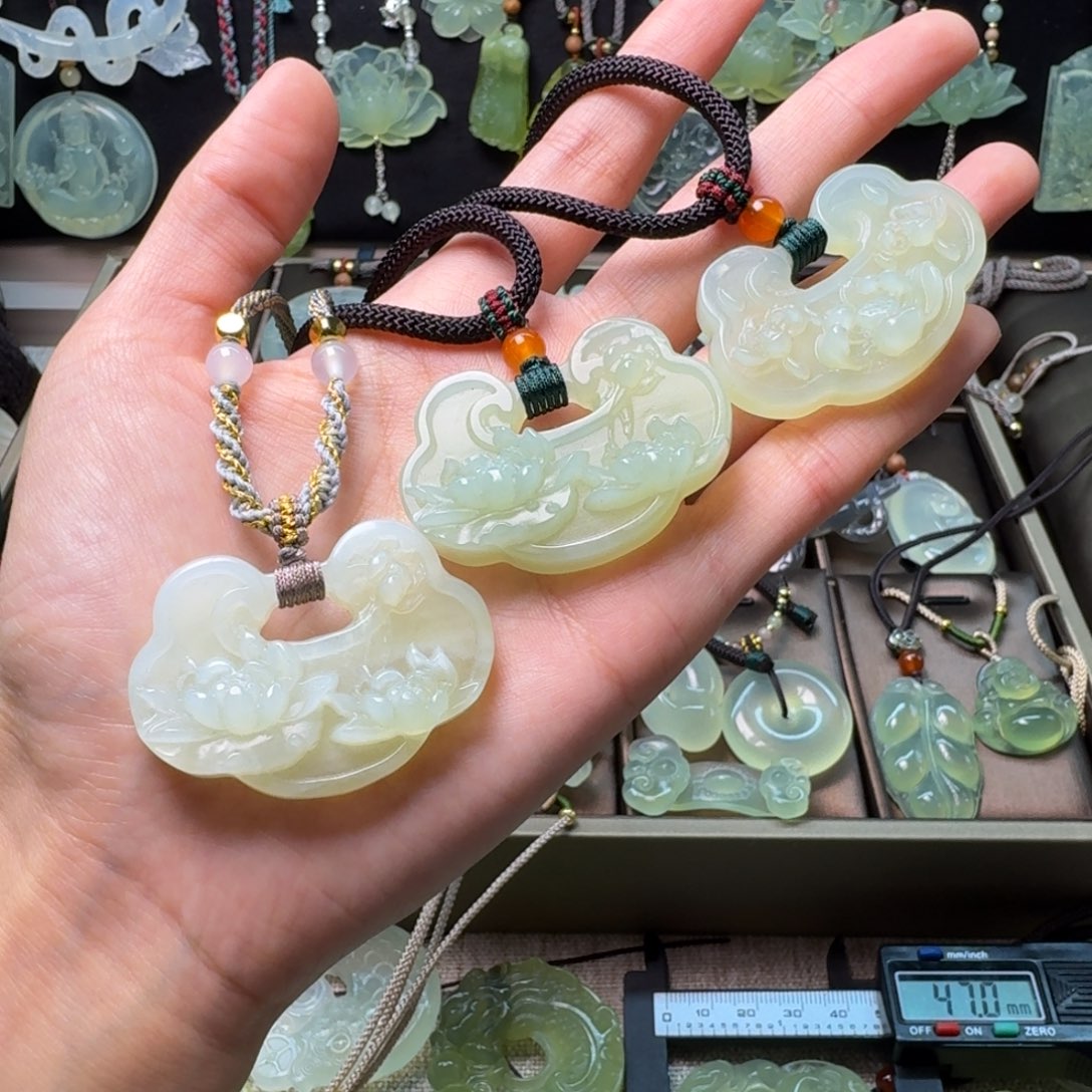 蛇纹石玉颈饰未镶嵌一个防漏款