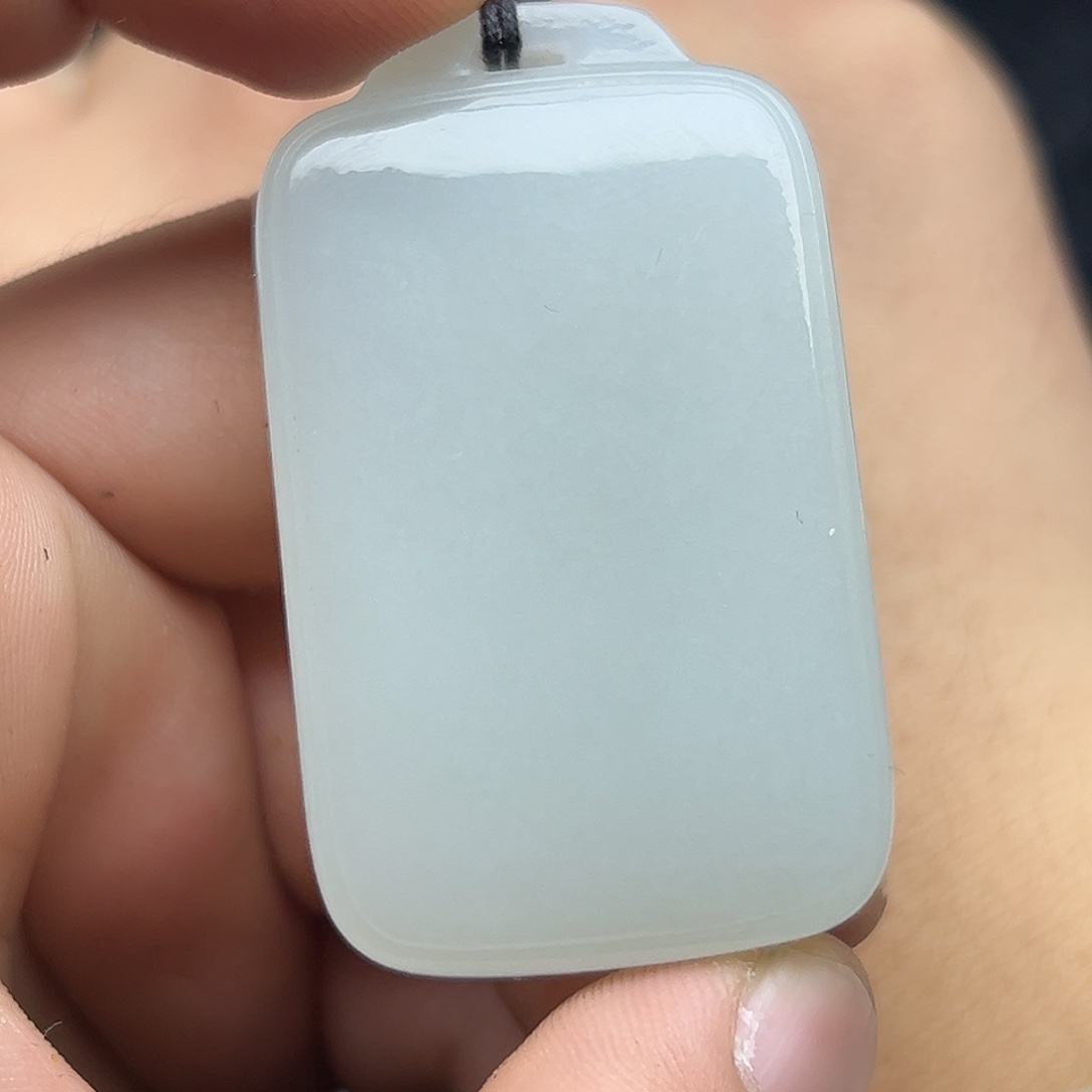 和田玉未镶嵌颈饰蝶**漫天泰无事牌