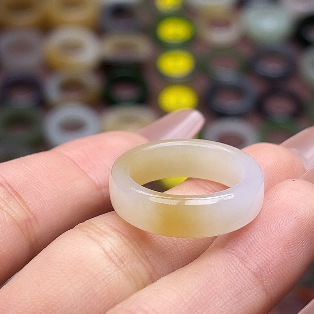 亚***澜和田玉未镶嵌戒指17.2