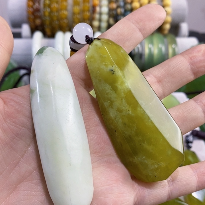 未镶嵌岫玉手把件雪**，