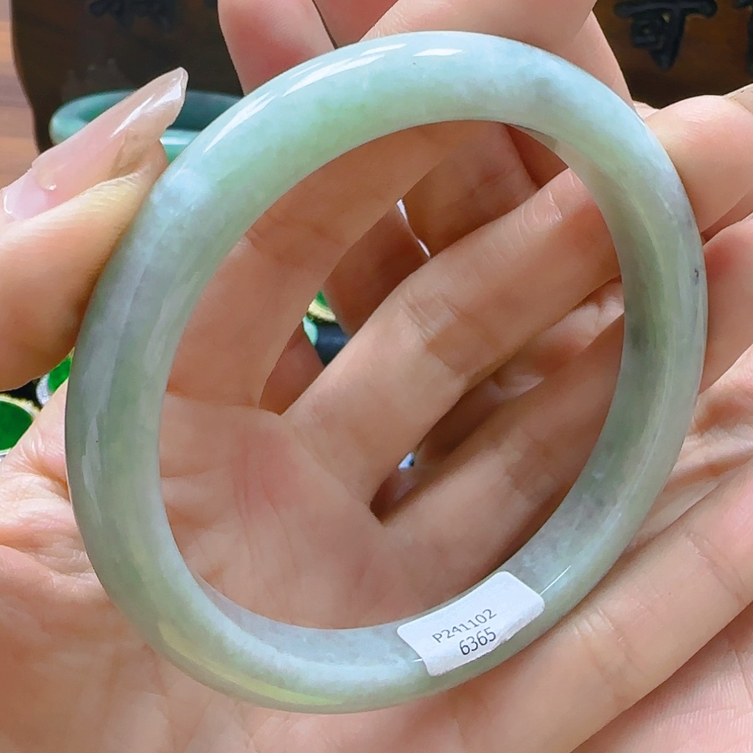 翡翠手镯未镶嵌翡翠的99