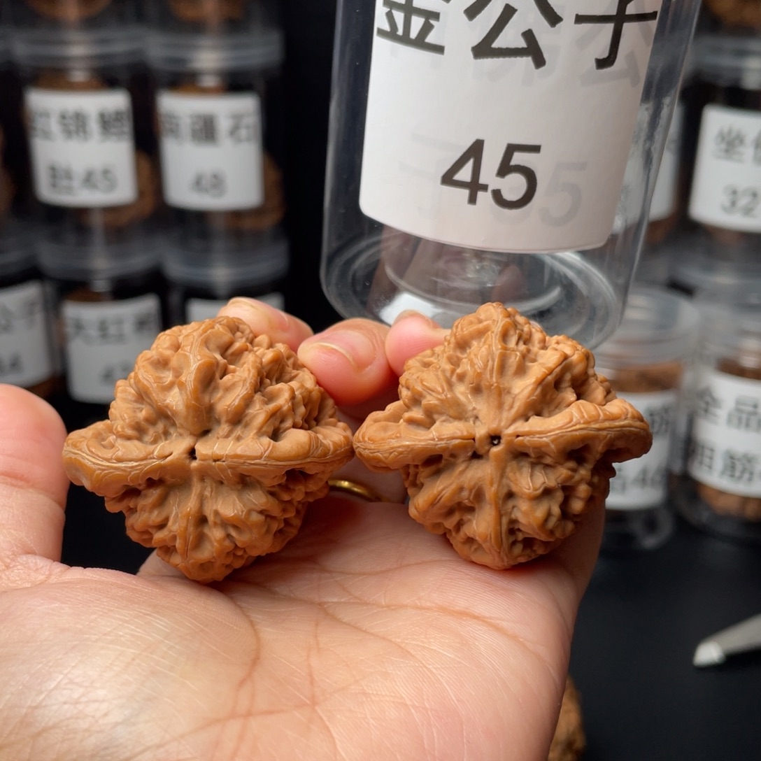星***，文玩核桃把件45金公子