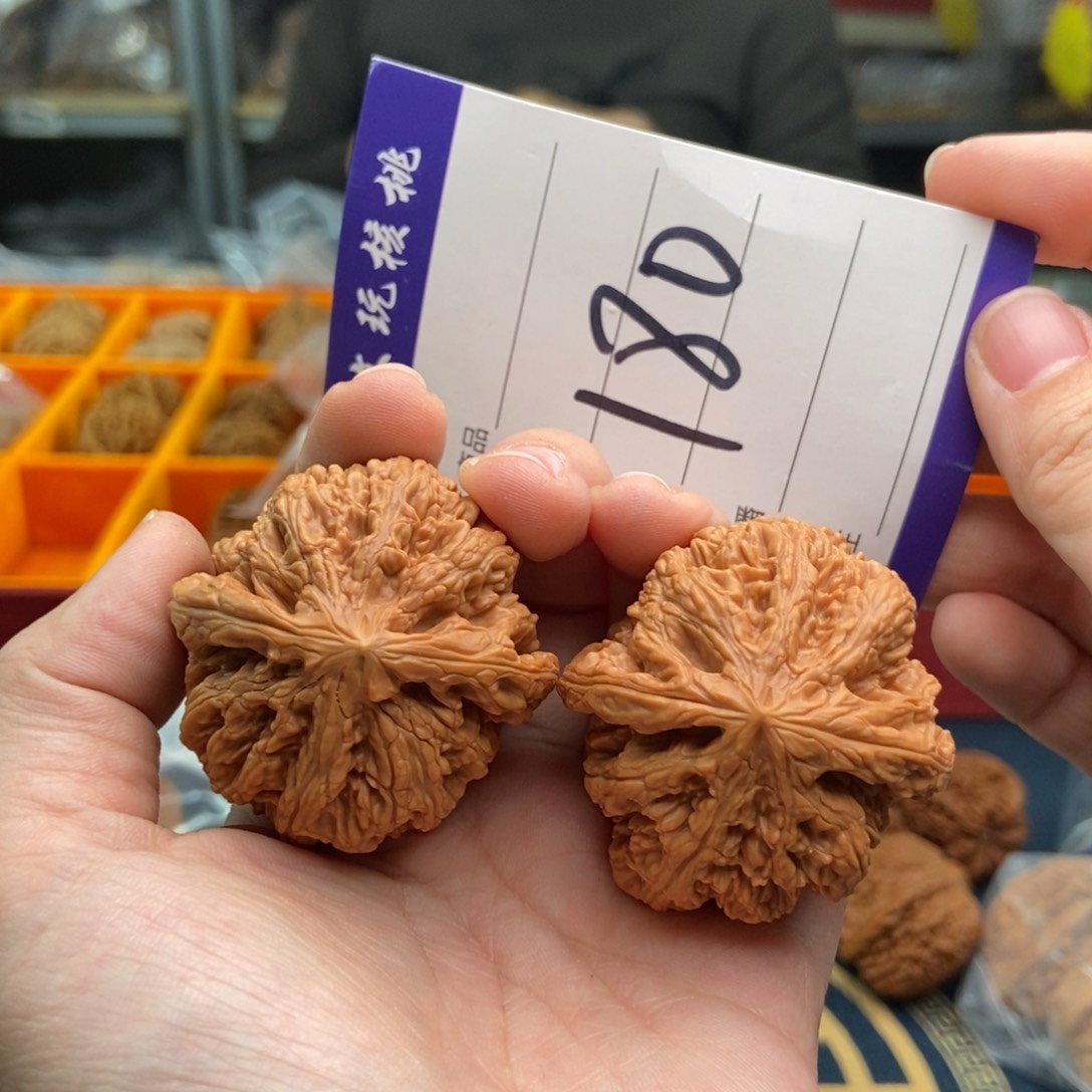 文玩核桃吊坠44粗筋