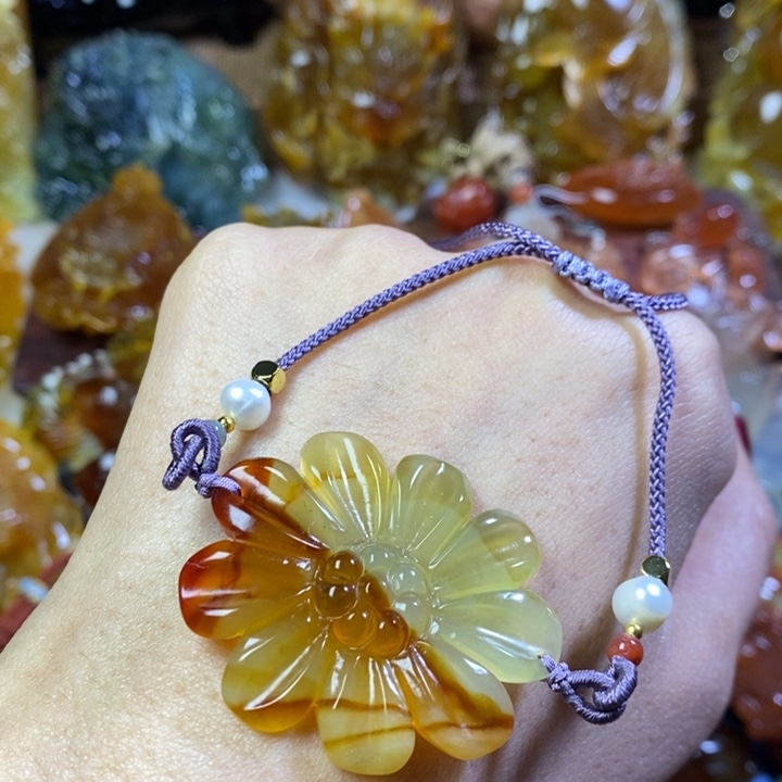 蛇纹石玉颈饰未镶嵌