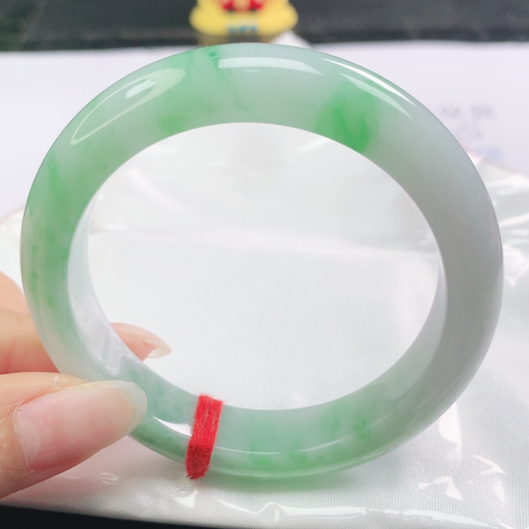 翡翠未镶嵌手镯翡翠56.0胶润细腻飘阳绿正圈