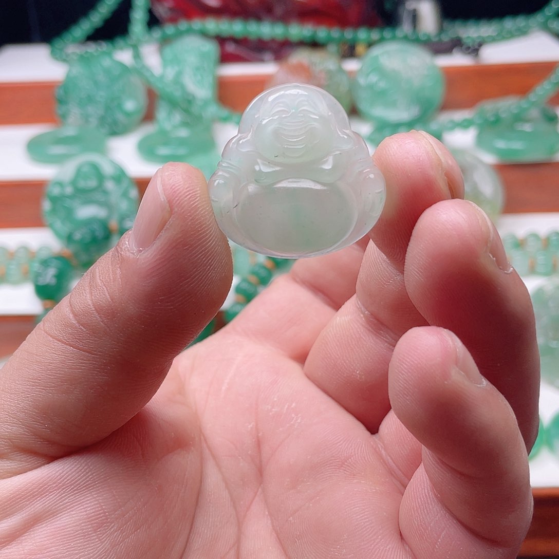 颈饰未镶嵌石英质玉