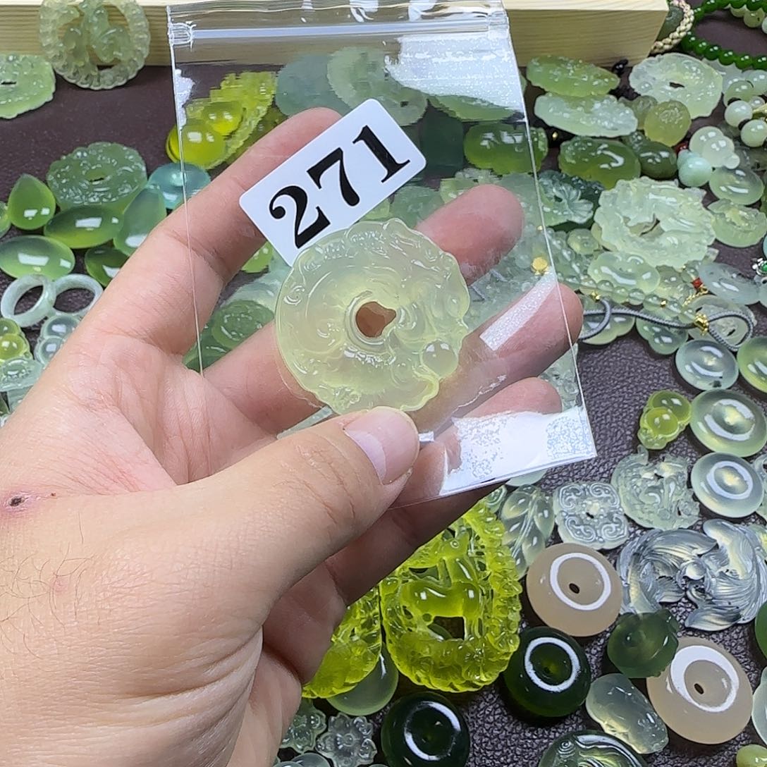 桃***花蛇纹石玉未镶嵌岫玉吊坠