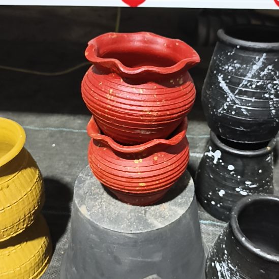 红金色花边口径12高度1到手两个底部有孔