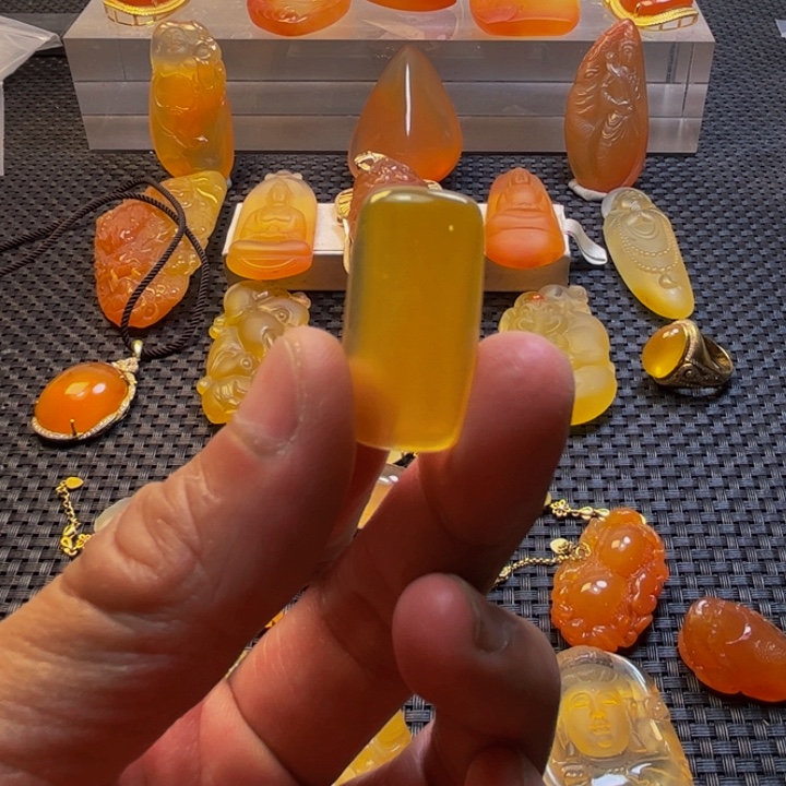 我***谓未镶嵌旦面石英质玉