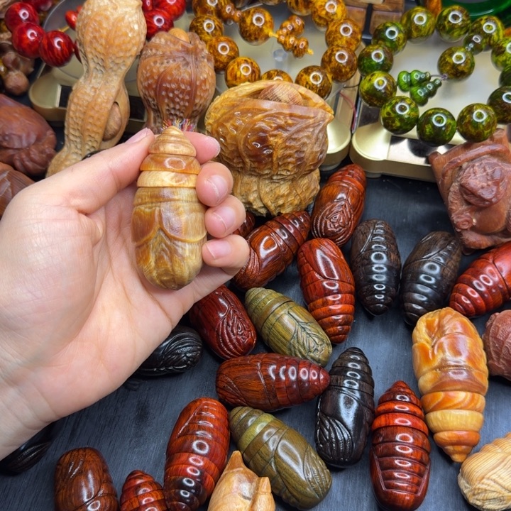 松木琥珀木文玩把件