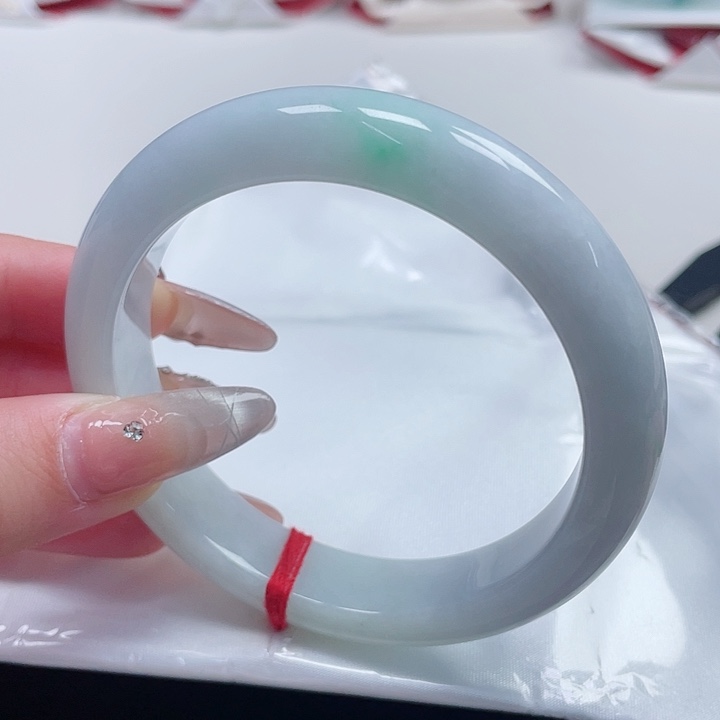 翡翠手镯未镶嵌缅甸