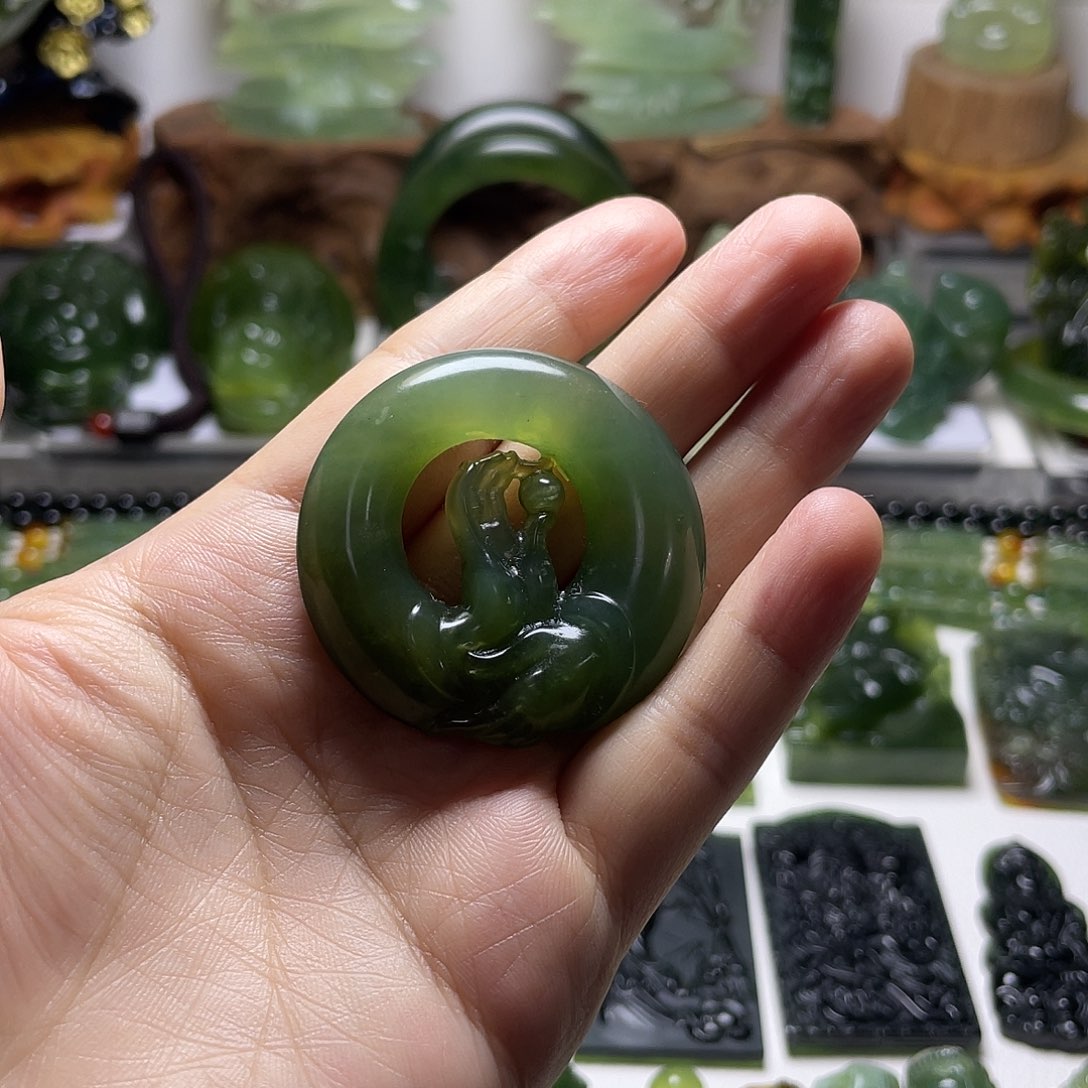 未镶嵌蛇纹石玉颈饰