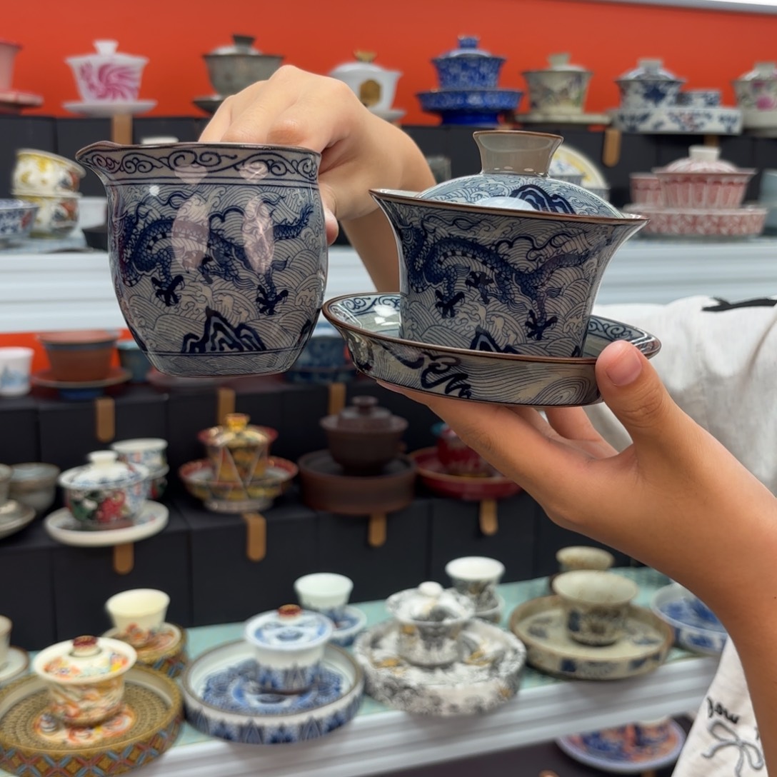 悬停车辆在停盘的同时停出