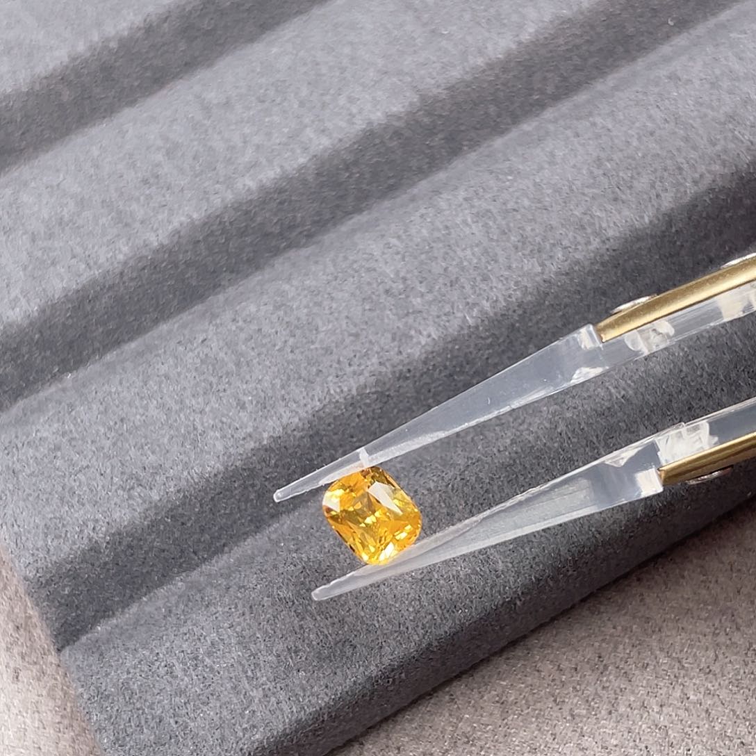 彩色蓝宝石裸石未镶嵌1.08ct老烧黄蓝宝