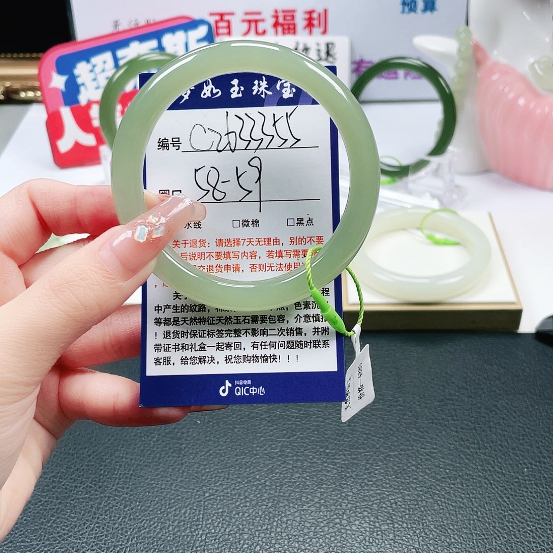 和田玉未镶嵌手镯