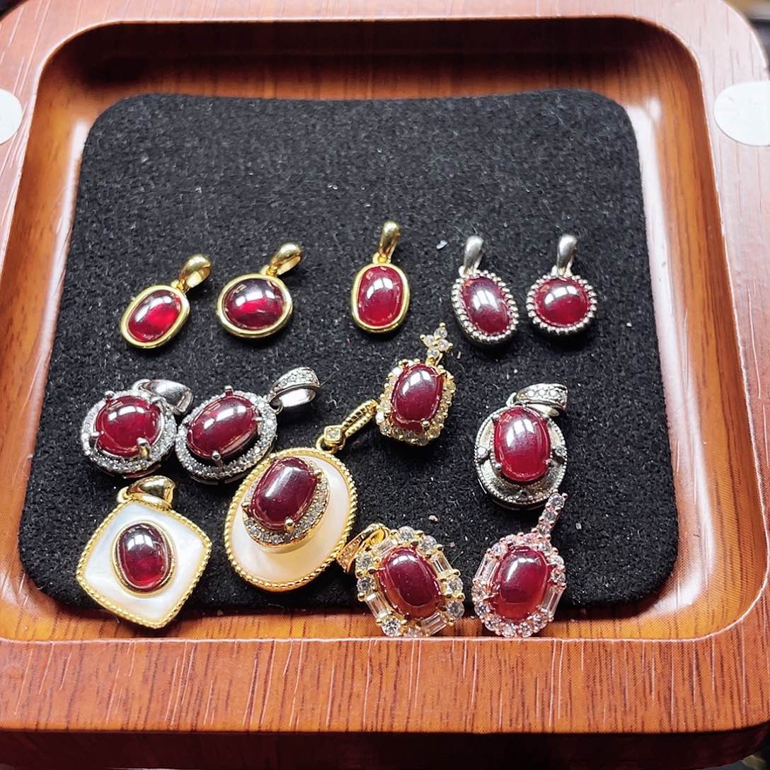 天然辰砂原矿晶体吊坠任选一个