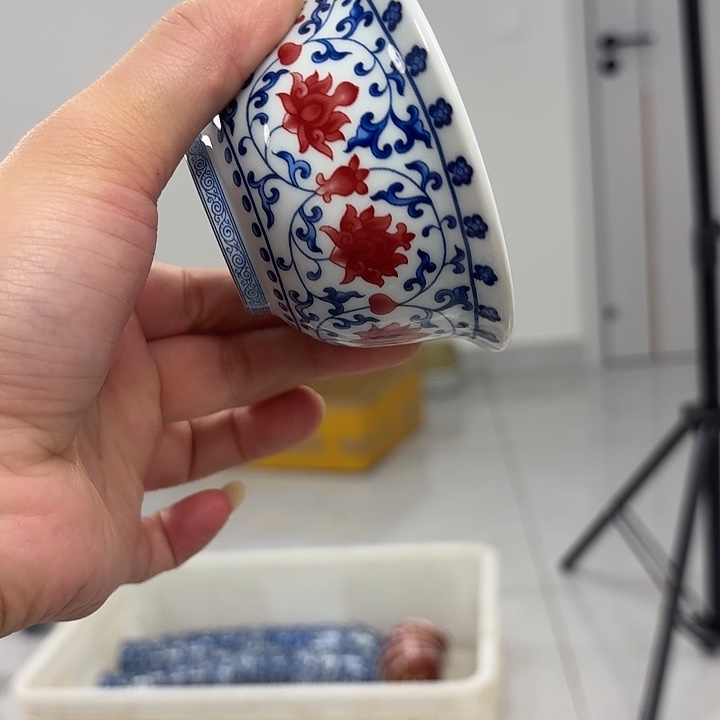瓷片釉里红缠枝莲大压手杯景德镇