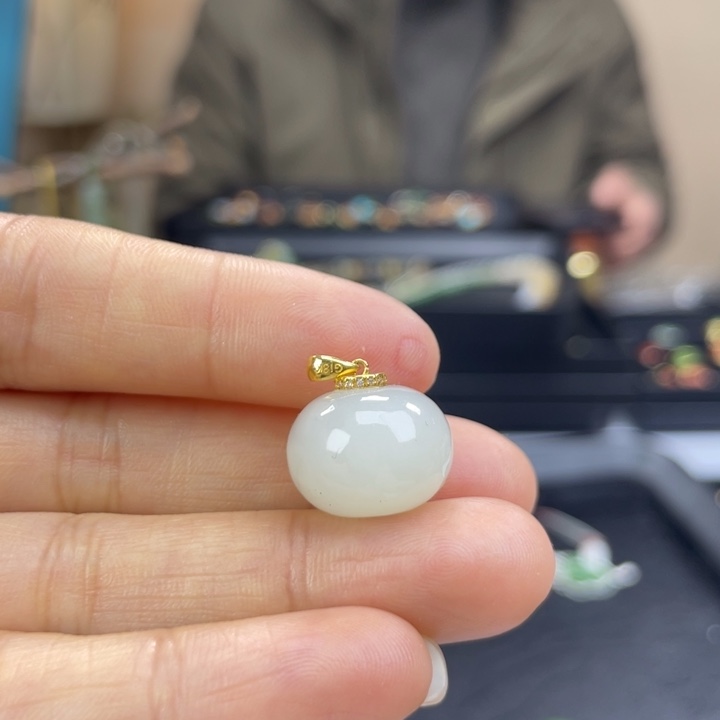 和田玉18K金镶嵌颈饰