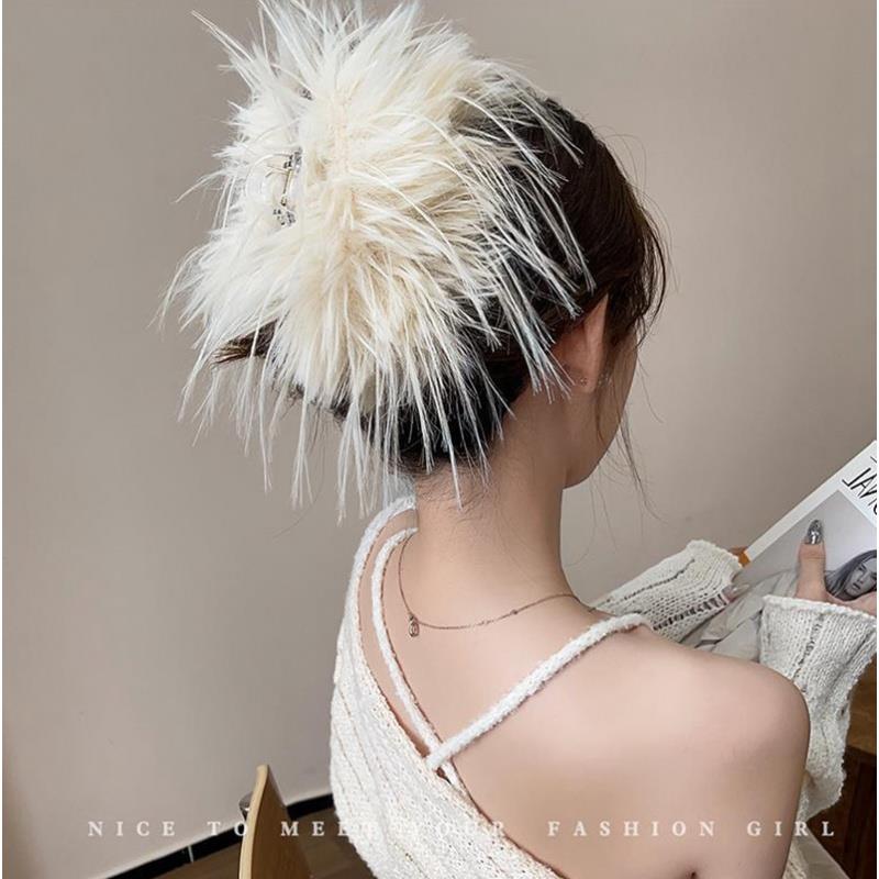 高端黑色羽毛抓夹高级感气质头饰大号毛绒鲨鱼夹盘发发夹女后脑勺