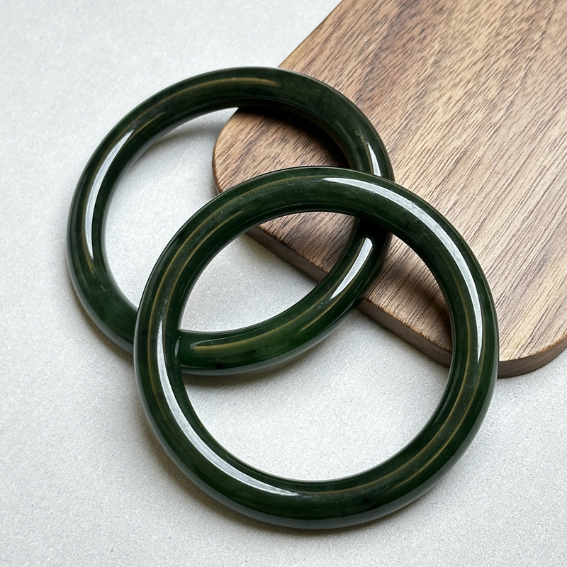 和田玉碧玉菠菜绿手镯多样性发一