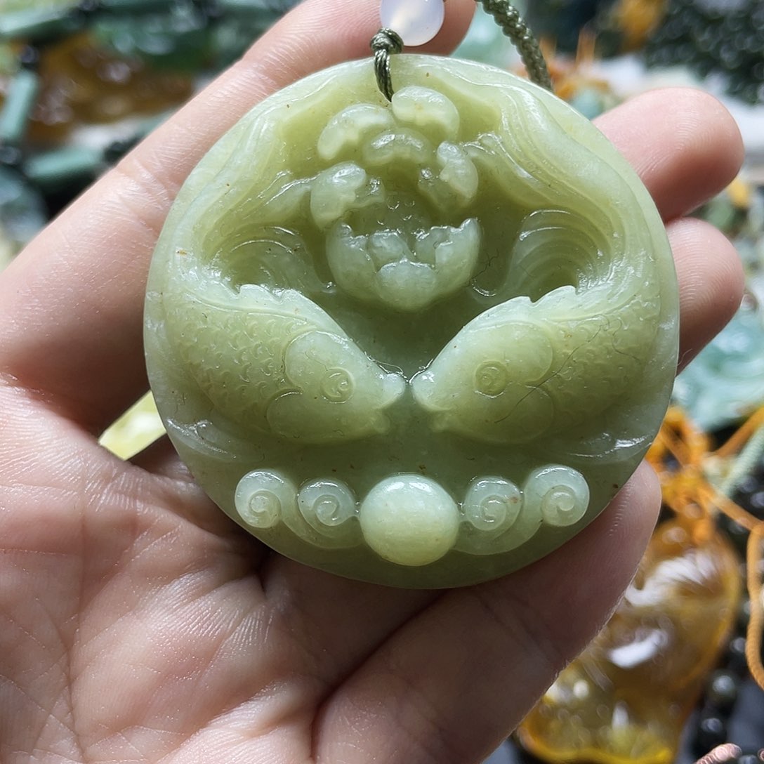 蛇纹石玉颈饰未镶嵌