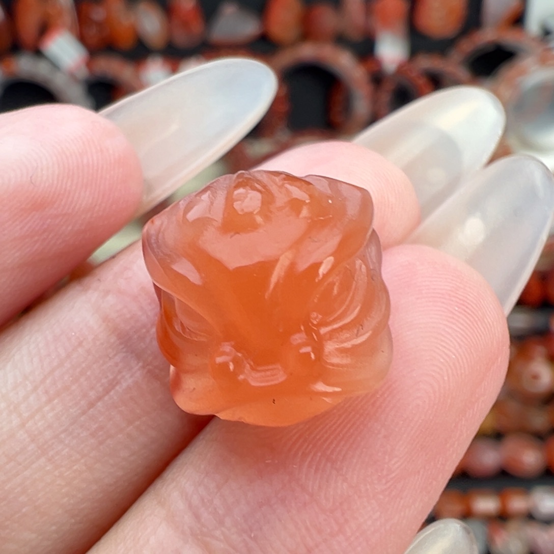 南红玛瑙未镶嵌颈饰醒狮头