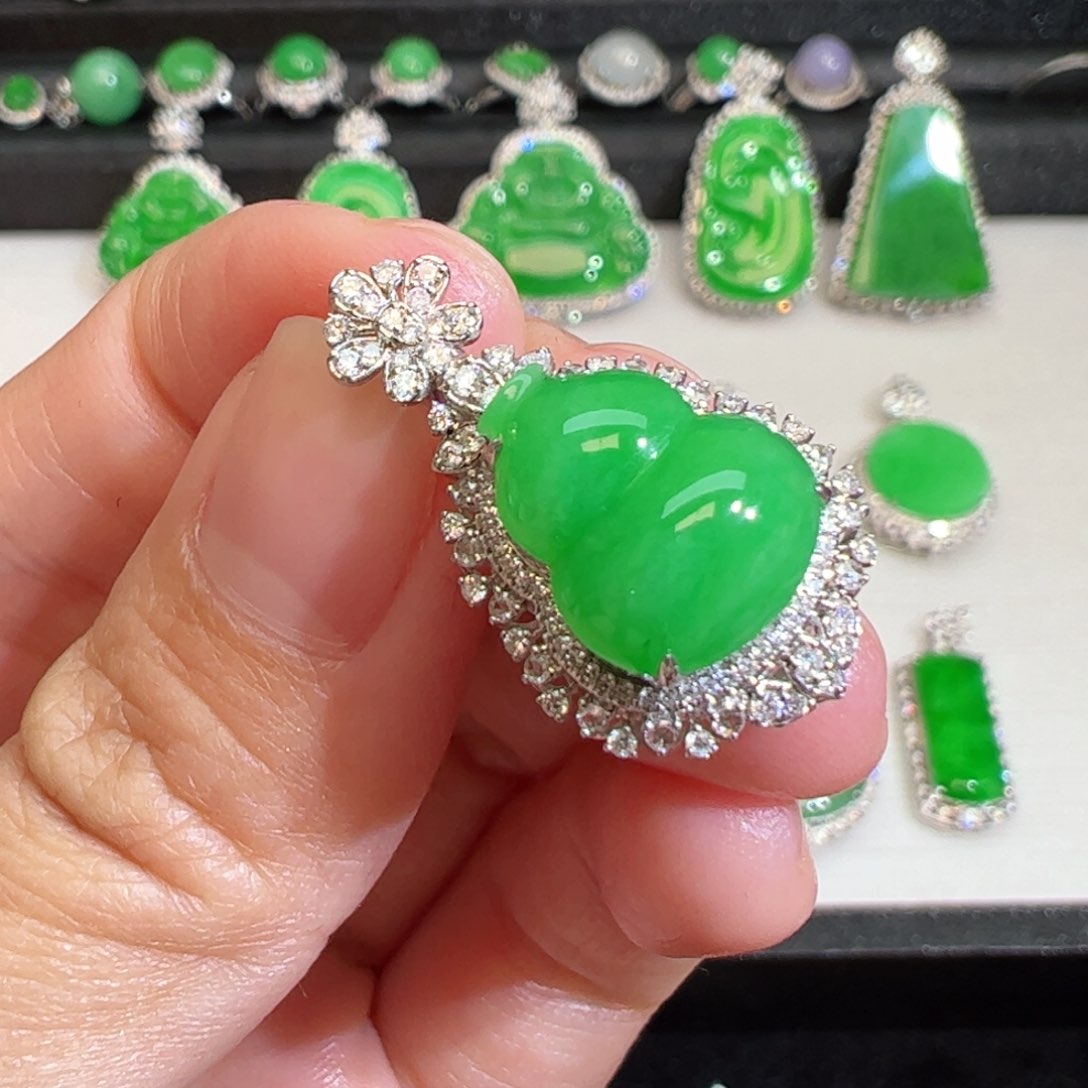 翡翠吊坠(不含链)18K金镶嵌美****室