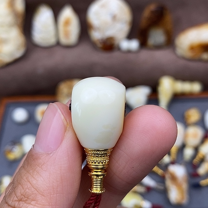 琥珀裸石未镶嵌陌13三通w89