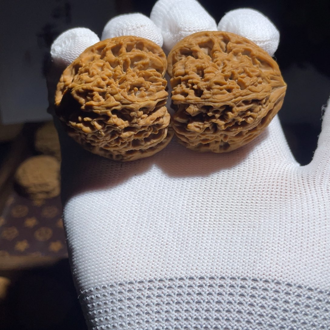 文玩核桃吊坠杰****长核桃