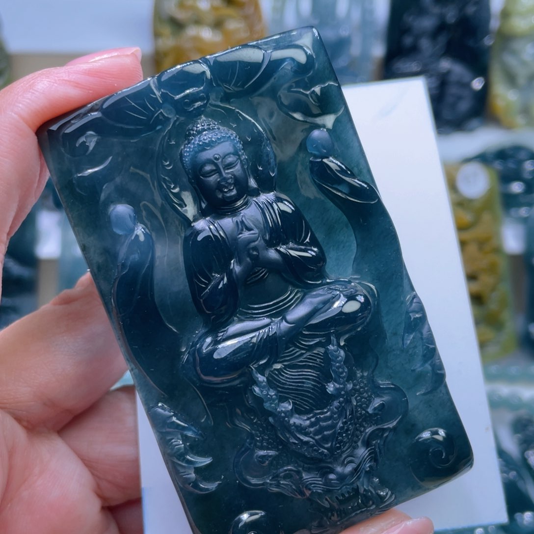 翡翠颈饰未镶嵌布**二