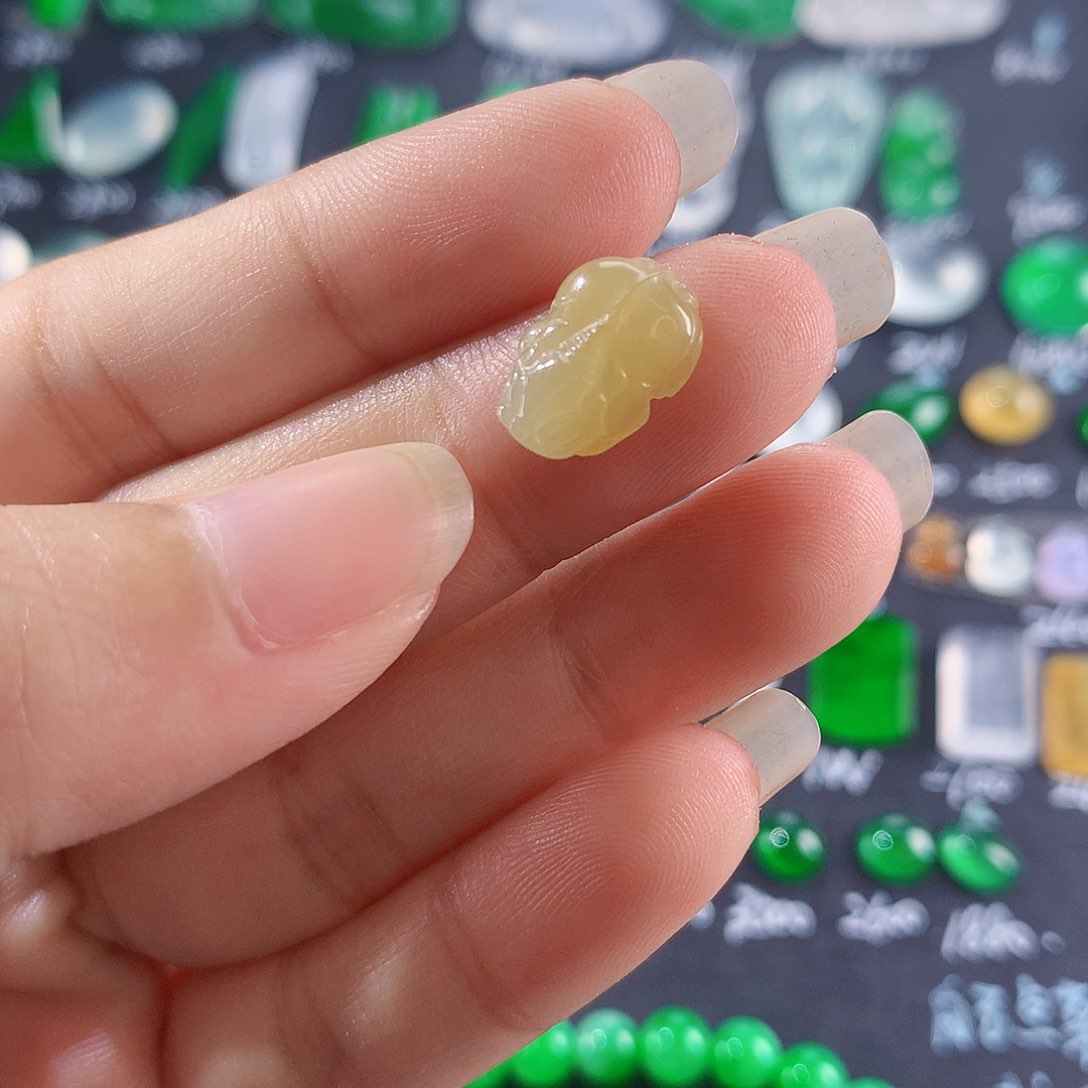 【闪购商品】翡翠颈饰未镶嵌黄貔貅