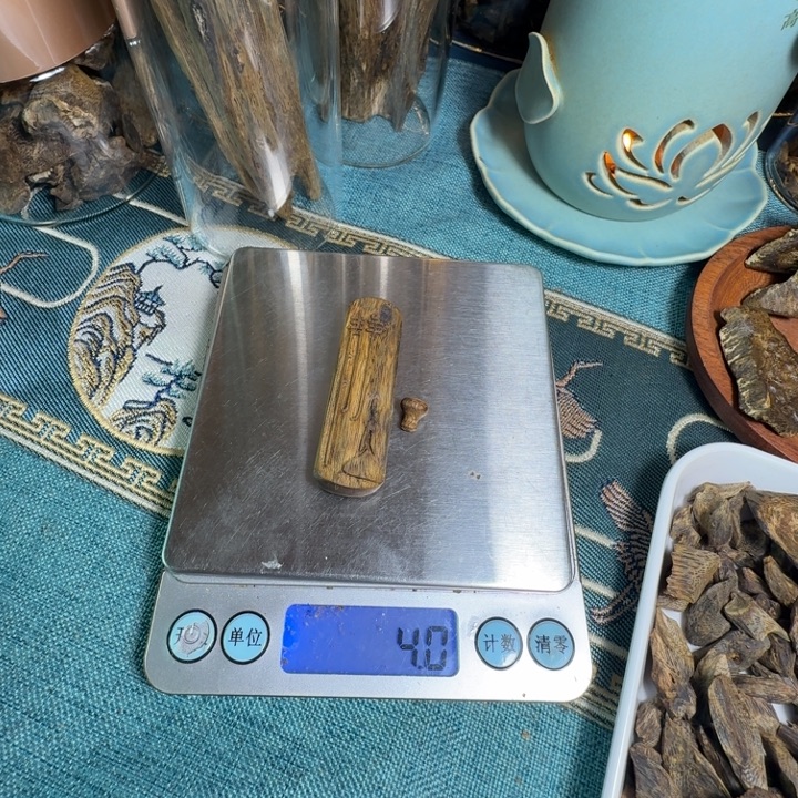 阴****木木手工艺品绿棋金沙叶雕刻牌子4克