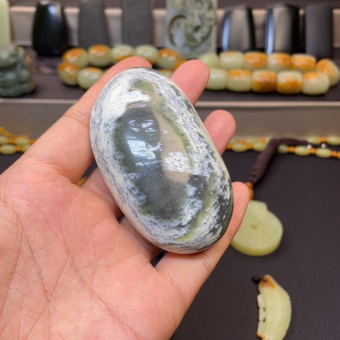 岫岩老玉（透闪石质玉）颈饰未镶嵌