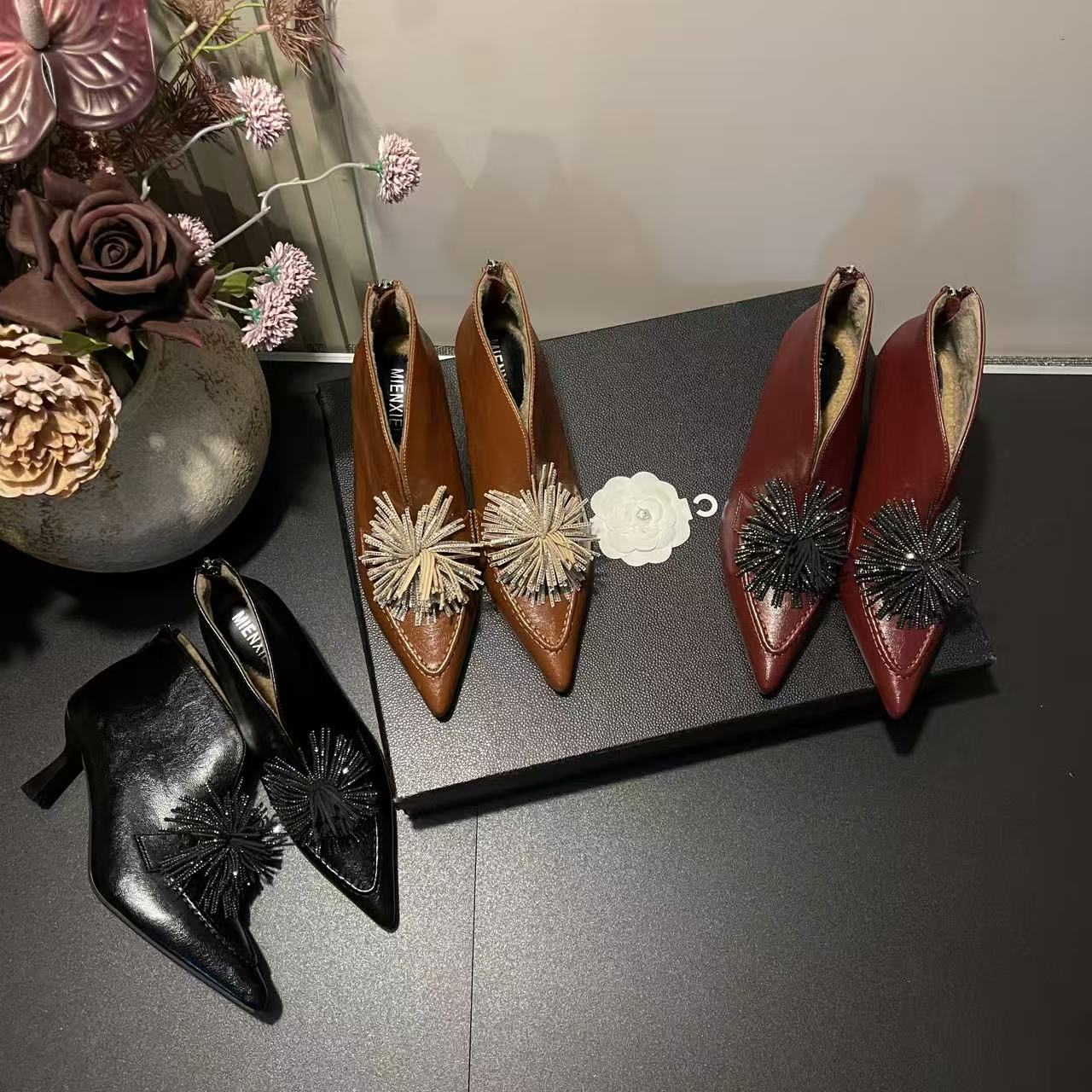 【现现】秋冬季新款水钻精致时尚高级加绒后拉链百搭尖头深口高跟鞋