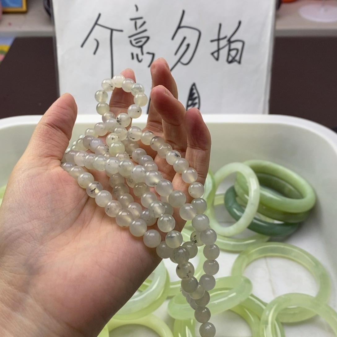 悬***绿蛇纹石玉未镶嵌手镯