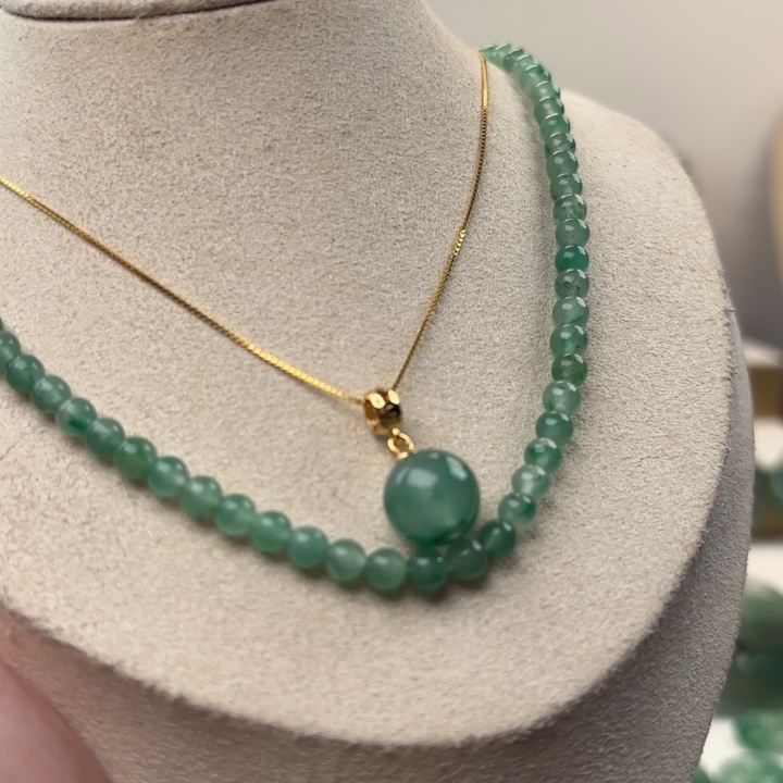 石英质玉未镶嵌颈饰三件套