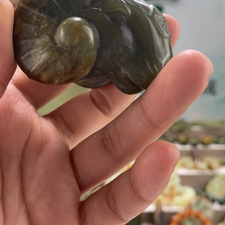 透闪石质玉把件未镶嵌有瑕