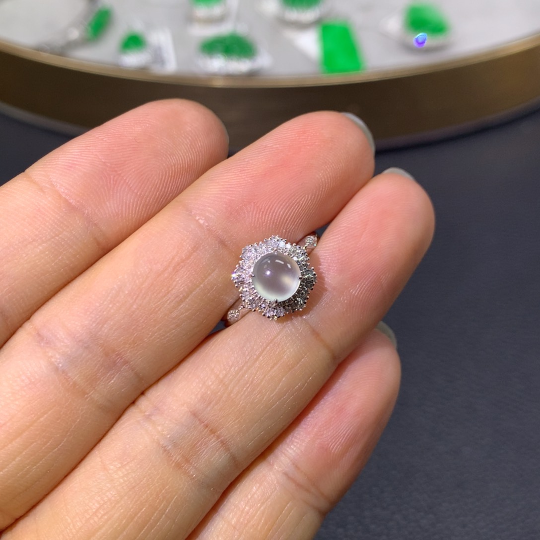 翡翠戒指18K金镶嵌翡翠