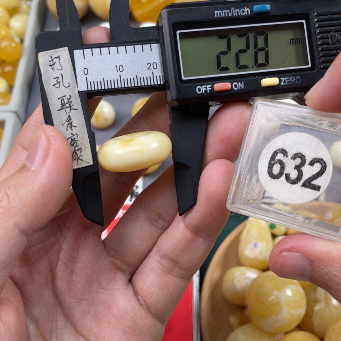 蜜蜡珠宝奇石未镶嵌