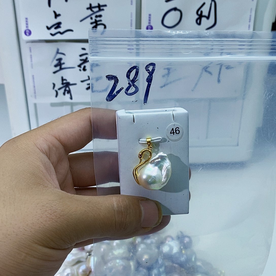 淡水珍珠合金颈饰