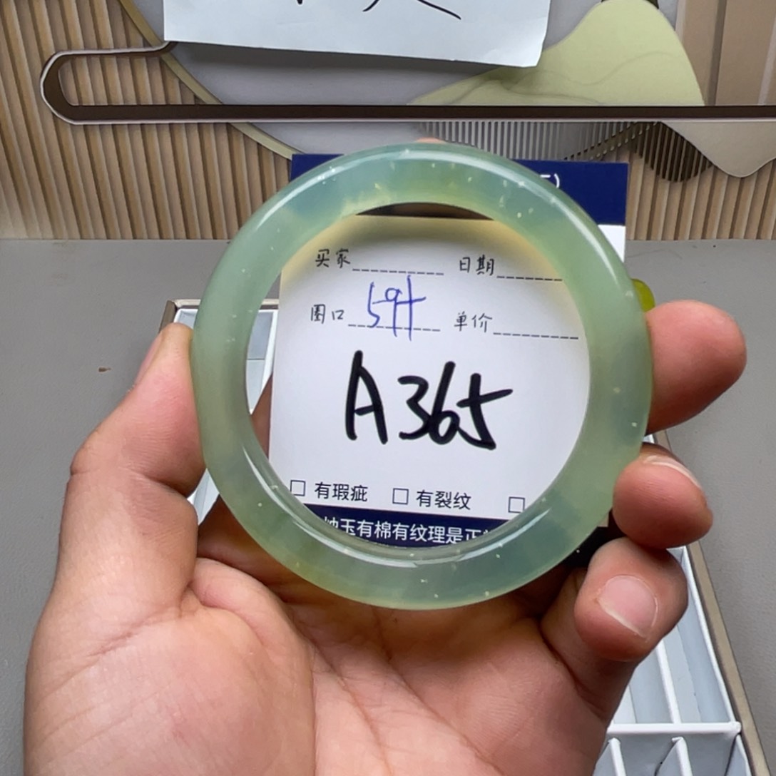 岫玉手镯手镯未镶嵌