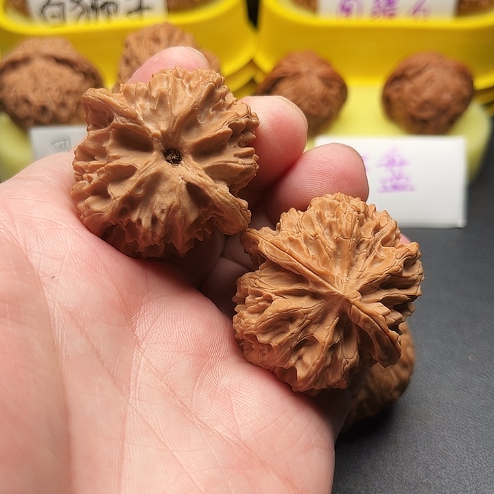 文玩核桃吊坠苹果园