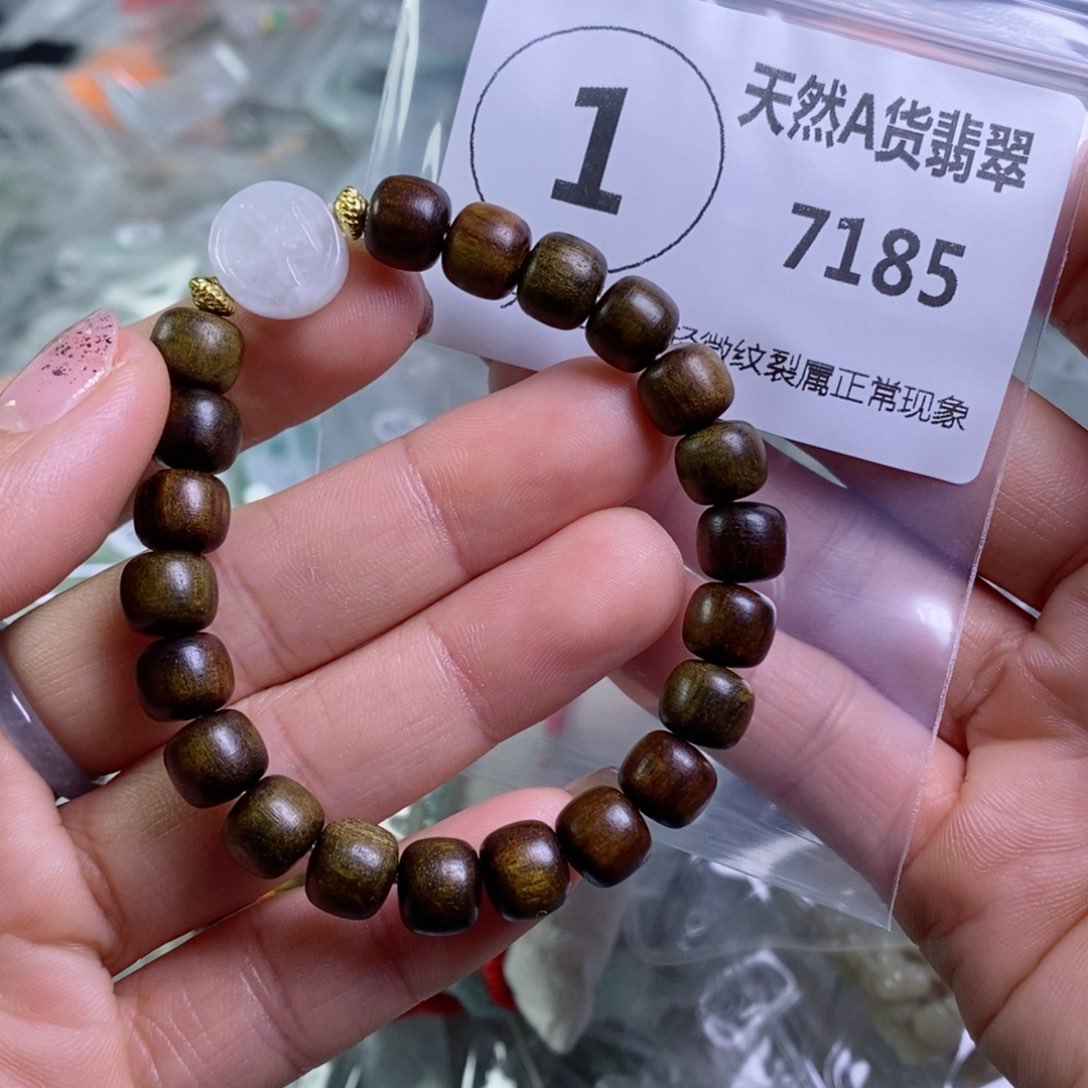 翡翠颈饰未镶嵌吊坠