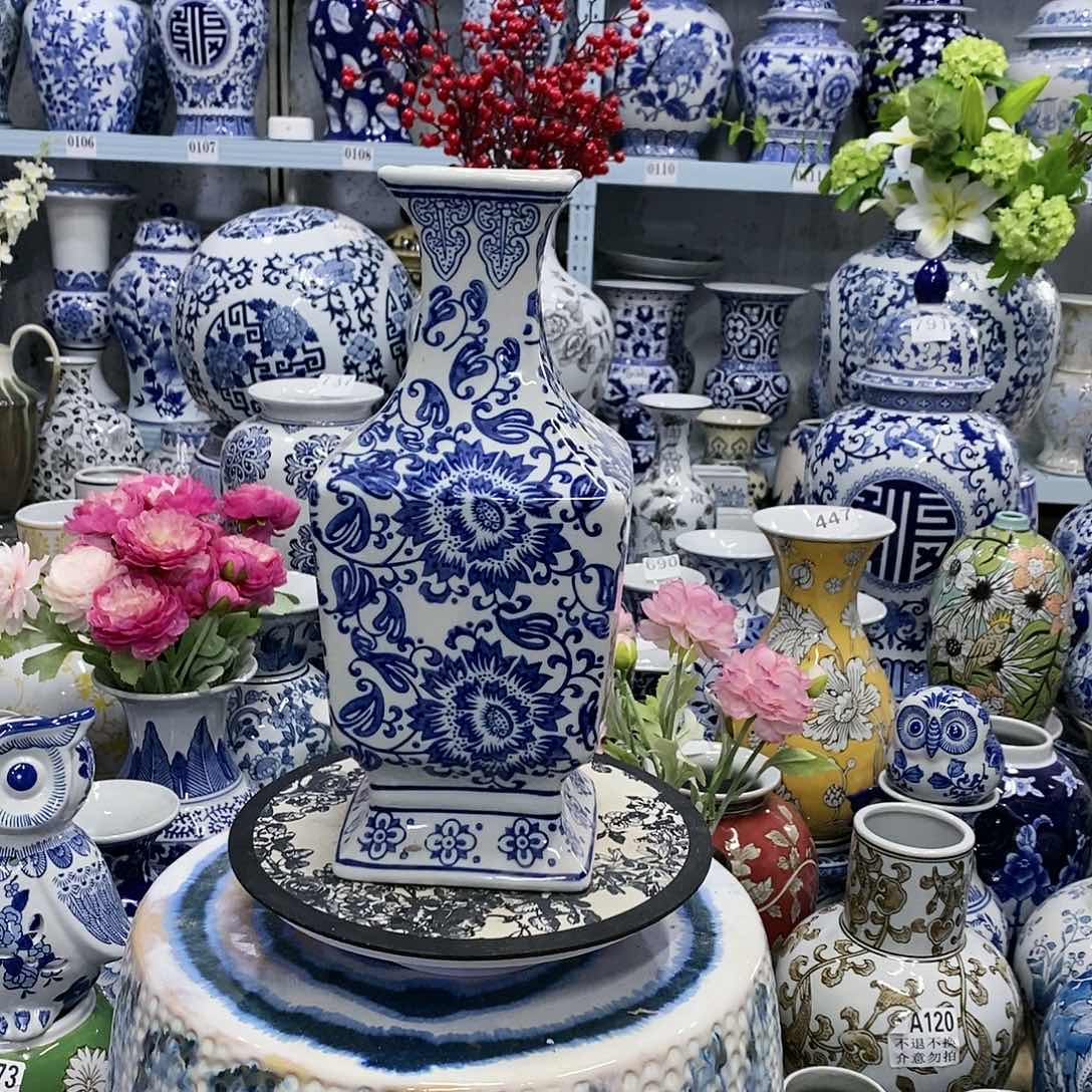 【闪购商品】摆件鱼尾瓶瓷器………………………………30