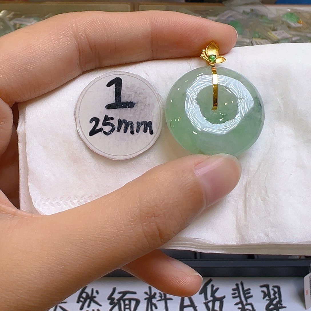 翡翠颈饰18K金镶嵌翡翠