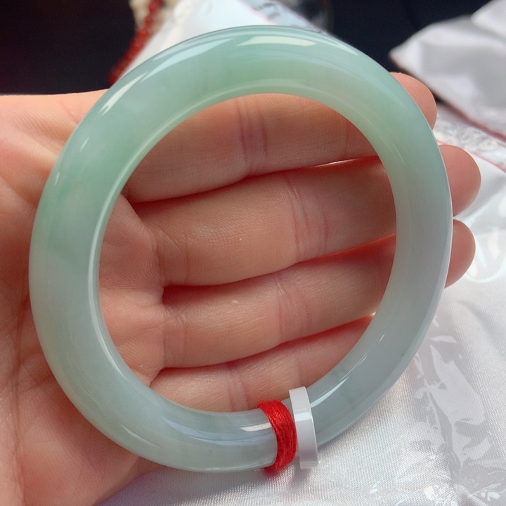 翡翠手镯未镶嵌56圈
