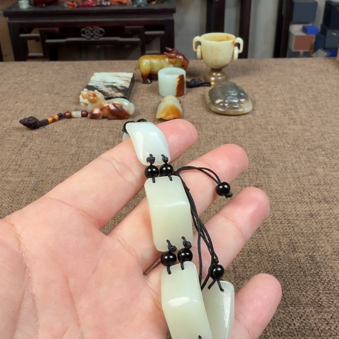 和田玉（糖玉）未镶嵌珠宝半成品田